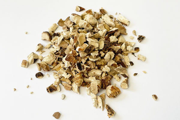 Kalmuswurzel geschnitten